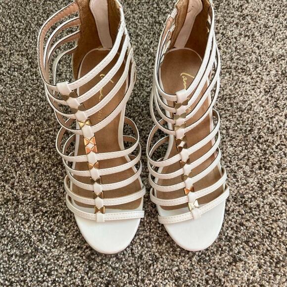 Lane Bryant strappy white heel with gold bows 7w new with defect - Picture 2 of 8